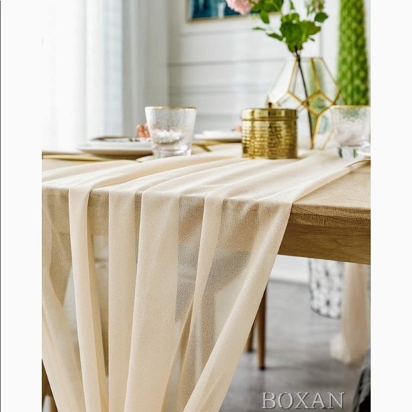 🔥SALE - any 4/$20. Table Runner - Picture 4 of 6